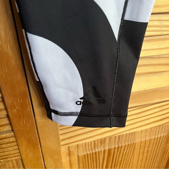 adidas Black and White Capri Cropped Graphic Leggings Women’s Size Large - Picture 2 of 10